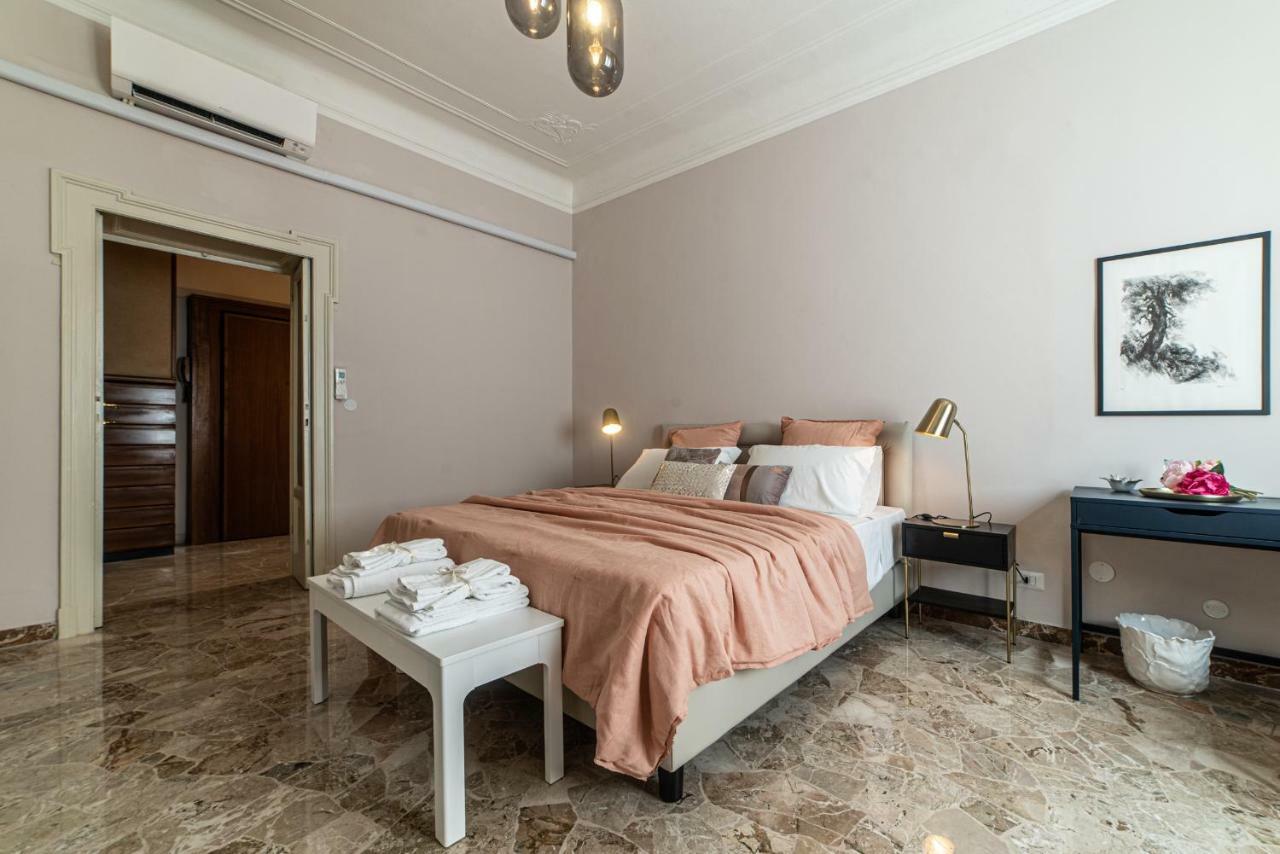 Ferienwohnung Joivy Sophisticated 3-Bed Flat With Desk Mailand Exterior foto