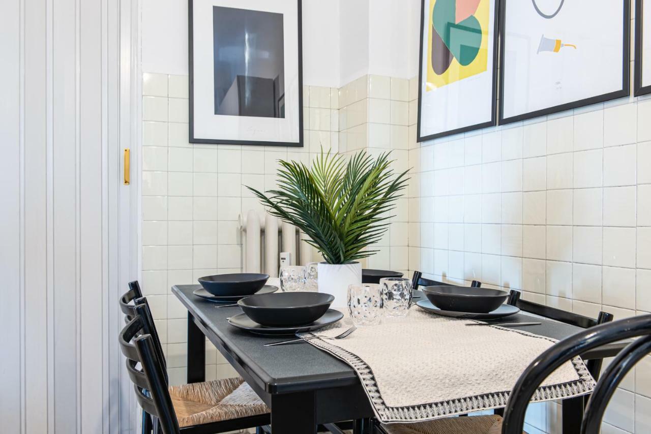 Ferienwohnung Joivy Sophisticated 3-Bed Flat With Desk Mailand Exterior foto