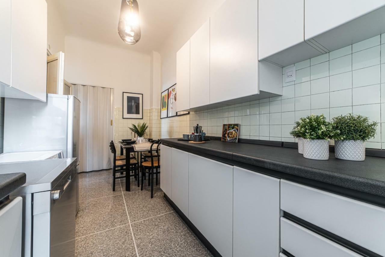 Ferienwohnung Joivy Sophisticated 3-Bed Flat With Desk Mailand Exterior foto