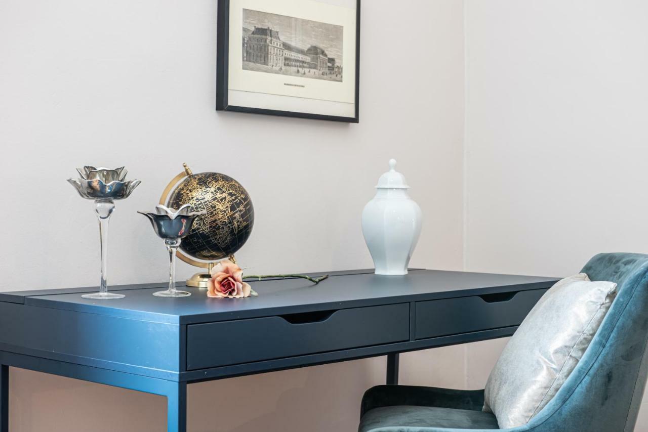 Ferienwohnung Joivy Sophisticated 3-Bed Flat With Desk Mailand Exterior foto