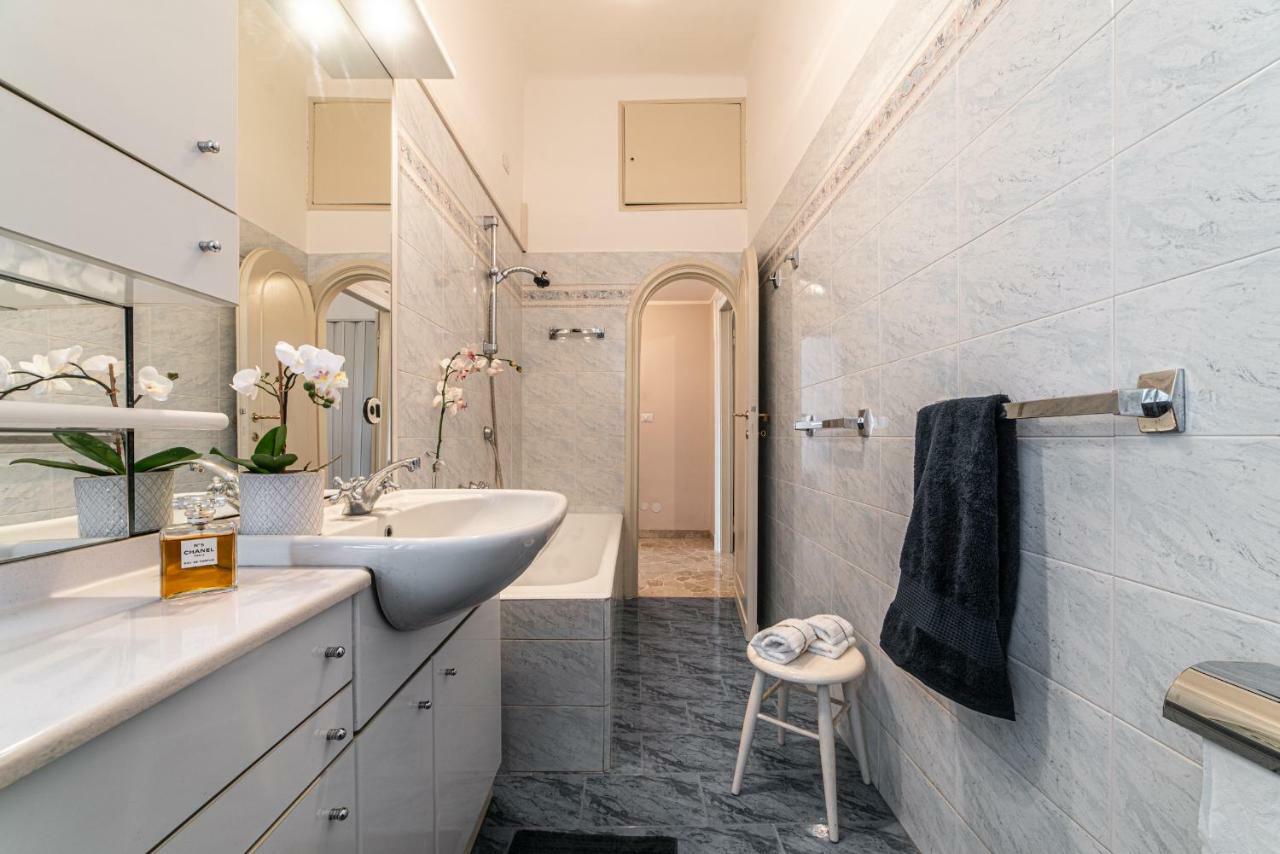 Ferienwohnung Joivy Sophisticated 3-Bed Flat With Desk Mailand Exterior foto