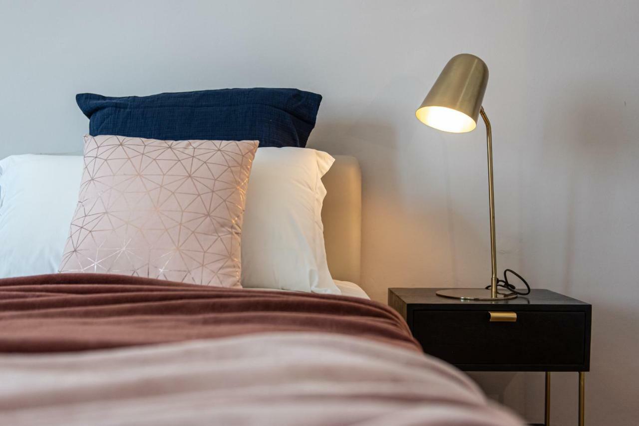Ferienwohnung Joivy Sophisticated 3-Bed Flat With Desk Mailand Exterior foto