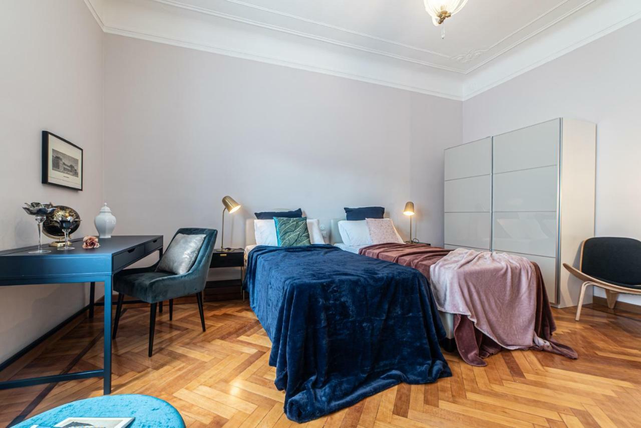 Ferienwohnung Joivy Sophisticated 3-Bed Flat With Desk Mailand Exterior foto