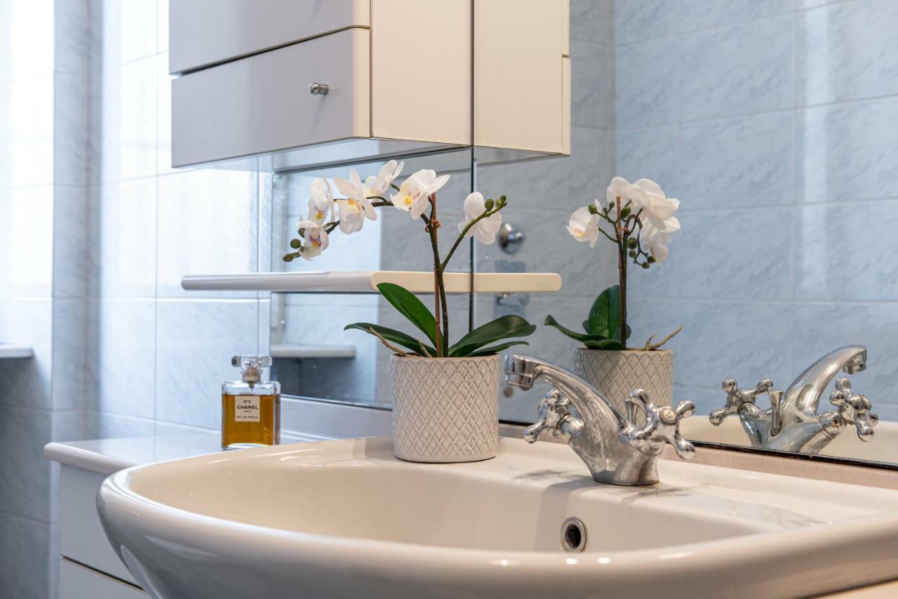 Ferienwohnung Joivy Sophisticated 3-Bed Flat With Desk Mailand Exterior foto